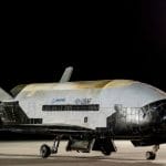 无人驾驶的美国太阳能太空飞机飞行908天后返回地面