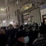 民众上街抗议封控后 新疆：严厉打击暴力抗拒防疫等行为