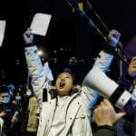 中国抗议浪潮：50多所大专院校响应 武汉抗议"人山人海"