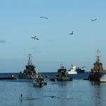 中国捕鱼船队和美国海岸警卫队在公海对峙