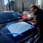 纽约市优步司机因薪酬纠纷举行罢工