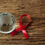世界艾滋病日 法国抗艾滋病协会呼吁50岁以上者做检测