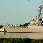 美国军舰通过台湾海峡，中国军方跟监警戒