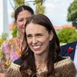 新西兰总理阿德恩卸任 准备好做一个“姊妹与母亲”