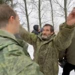 俄罗斯乌克兰交换战俘，近两百军人获释