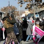塔利班驱散阿富汗妇女反对教育禁令的抗议