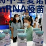 中国批准首款自主研发的mRNA新冠疫苗