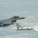 台湾向美军购66架F-16 战机交货因软件问题延宕？ 台国防部长：订货2026年全部到位
