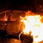 法国政界谴责一市长家昨夜遭燃烧汽车袭击事件 或成纳赫尔之死骚乱转折