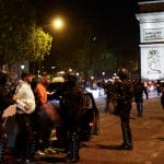 中国游客车在马赛遇骚乱袭击 中国投诉法国
