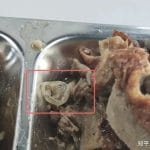 广州一职校食堂吃出胶制异物，学校称异物是鸭子眼球膜，市监局「已责令涉事食堂关闭」，如何看待此事？