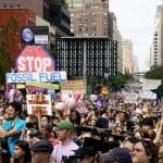 气候峰会即将召开 成千上万的人在纽约游行