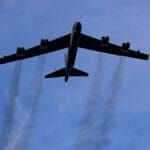 美军：B-52轰炸机抵达中东