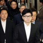 韩执政党代表要求尹锡悦退党、总统府官员和国防部长官全体辞职