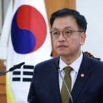 韩国代理总统崔相穆迫于反对党压力任命两名宪法法院法官