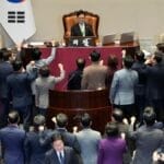 韩国国会通过代总统韩德洙弹劾案 副总理兼财长崔相穆接任