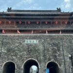 凤阳文旅局回应鼓楼瓦片脱落：鼓楼楼宇系仿古建筑，动工时已履行报批手续
