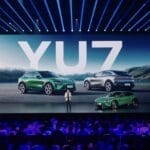 小米 YU7 正式亮相！「天际屏」首秀，雷军的「豪华高性能 SUV」来了 | 爱范儿