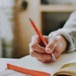 为什么人常常一忙起来就疯狂想学习，闲下来反而什么都不想做，有没有心理学依据可以解释这类矛盾心理？