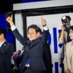 “政坛不死鸟”李在明：从刺杀幸存到权力巅峰