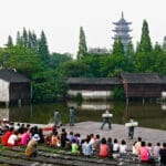 古镇再生产｜在“游客时代”反思古镇