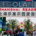 上海乐高乐园试运营首日：7000多人入园，哪个项目排队最久？