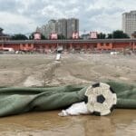 图集｜直击抗灾现场：不只“村超”球场，榕江县城也被淤泥“糊住”