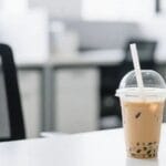 办公室轮流请奶茶？职场社交本质应是轻松互动，而非人情债