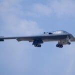 美国正将B-2轰炸机部署至关岛