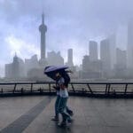 台风“竹节草”或登陆上海：苏州河游船今停运，已有多个航班延误取消