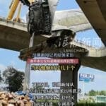 山东一货车在曲阜发生事故翻车：10多吨货物被村民哄抢，警方现场制止无效
