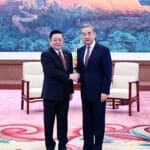 王毅会见东盟秘书长高金洪：近日柬泰边境冲突令人痛心和担忧