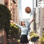 早报｜黄仁勋再度来华，与雷军合影曝光/淘宝闪购将推出「超级星期六」/Android 电脑有希望了，ChromeOS 要合体