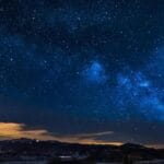 为什么我们看到的星星总是一闪一闪的，而月亮却很少有这种现象呢？
