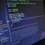 为什么 deepseek 深度思考过程中总要先「嗯」一声？