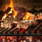 女子体内取出 20 厘米活蛔虫，因频繁吃生菜卷烤肉，怎样生吃蔬菜才健康？寄生虫感染有多危险？