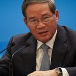 中国7月统计数据显示房市及外贸压力拖累经济动能减弱