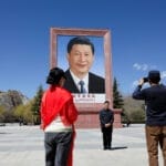 达赖喇嘛继任问题未决，习近平罕见现身西藏