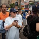给记者塞现金，纽约市长竞选顾问被停职