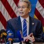 美财长自曝曾质问G7领导人是否愿对华征收200%的二级关税