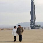 12岁的“伟大向导者”：金正恩如何为女儿打造接班人形象