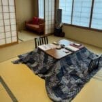 为什么日本人室内光脚啊？他们屋子里有这么干净吗？