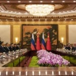 习近平高规格接待普京，中俄团结一致制衡西方