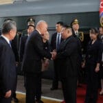 金正恩携女儿金主爱访华，向世界传递接班人信号