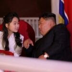 【视频】韩情报机构：金正恩携女访华旨在巩固她接班人地位