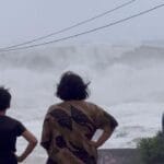 超强台风“桦加沙”在台湾造成14人死亡后袭击中国南部