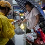 零工中的零工：深圳70层大楼里代送外卖的跑腿员