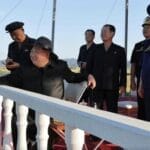 金正恩视察军用攻击无人机测试