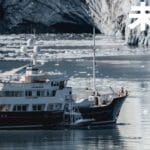 早报|雷军：小米17系列全面对标iPhone/西贝发道歉信，罗永浩再怒怼/苹果推送iOS26正式版