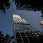 超级富豪钟爱的纽约超高塔楼成“危楼”，谁之过？